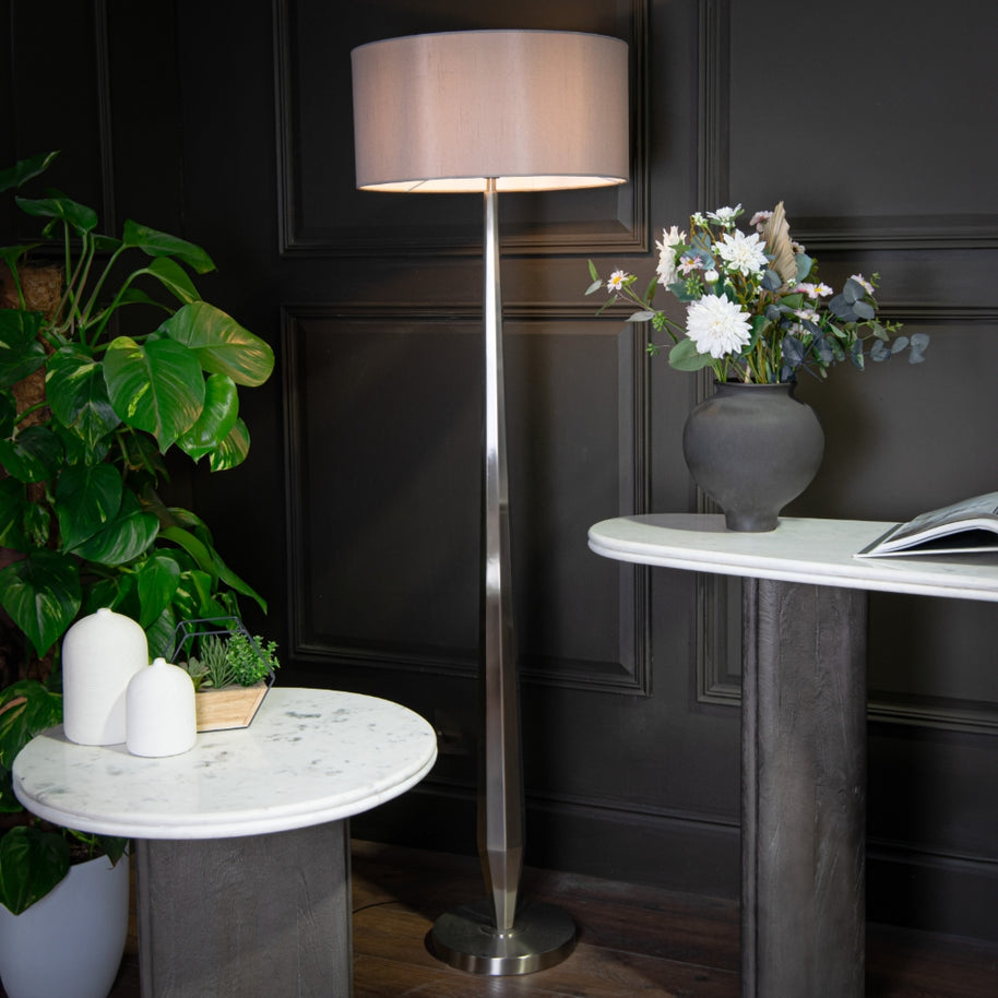 Ulix Floor Lamp