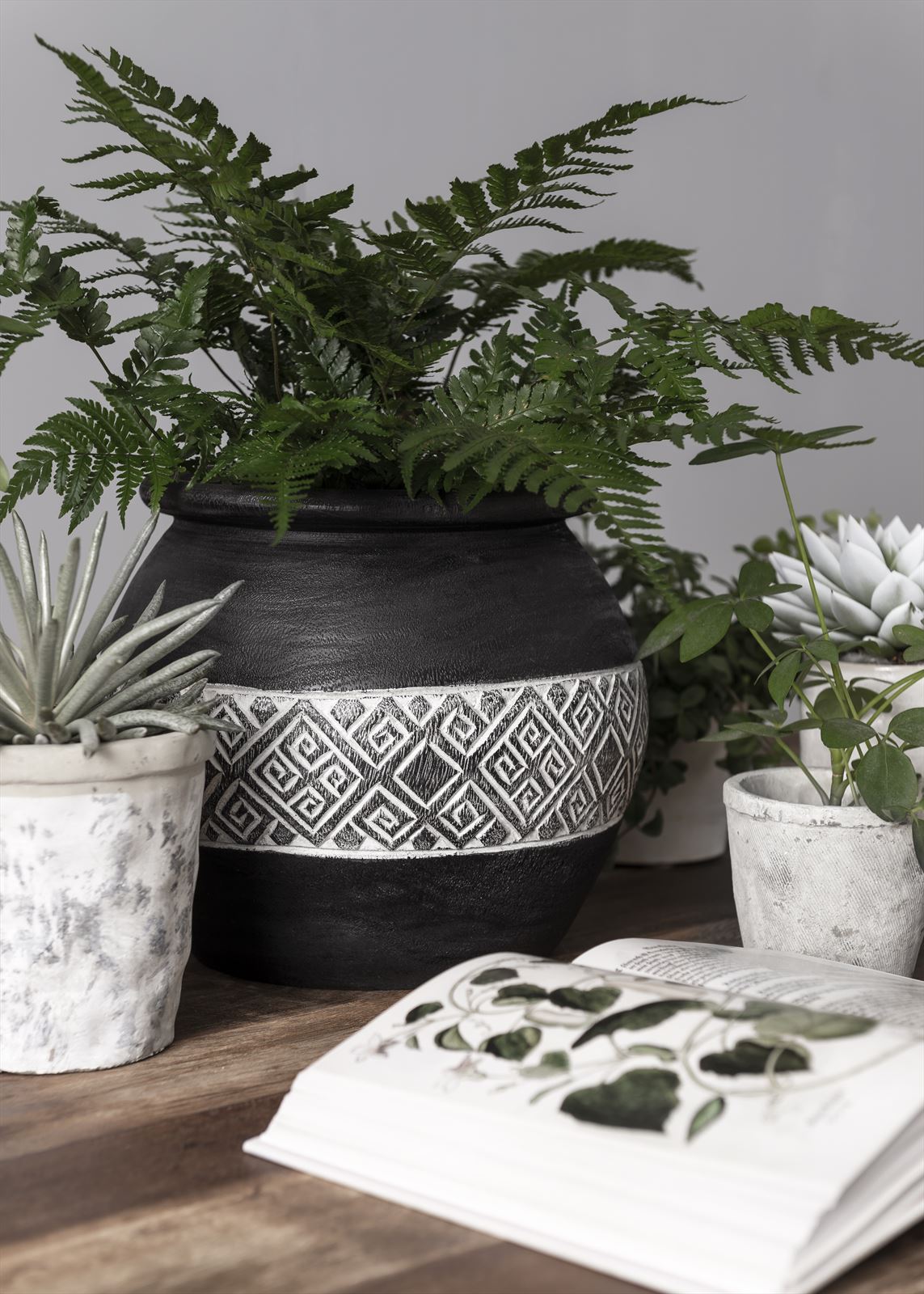 ML 430848 Tribal vase large black sf1 DTP 14382511944408