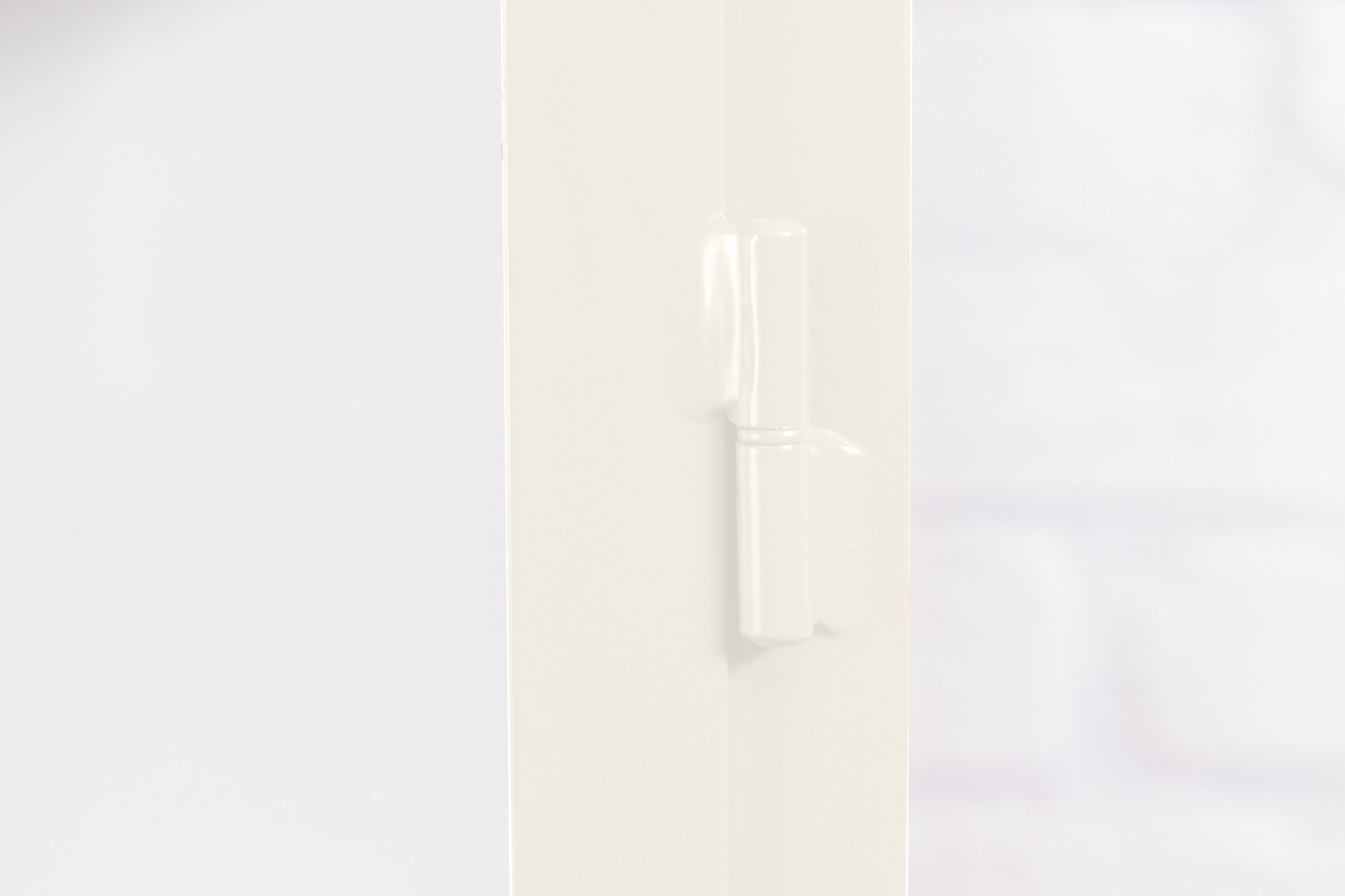#color_pure-white